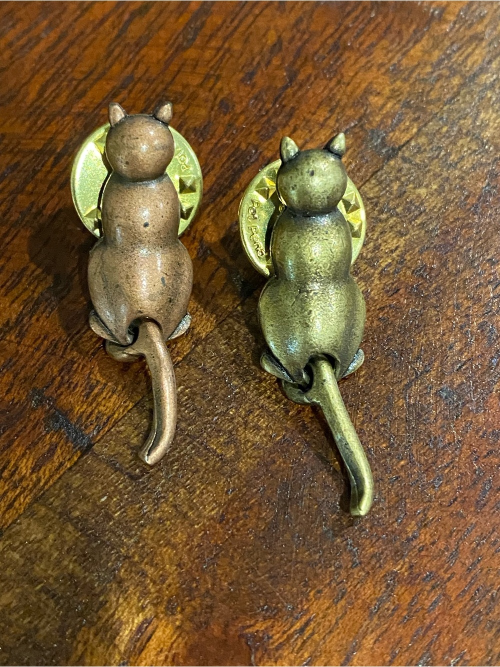 Vintage Signed JJ Jonette Jewelry Cat Lapel Pin Pair in Bronze & Copper